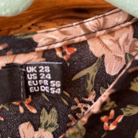 Floral Tiered Dress. Loose Fit. Plus Size 24 - Picture 3 of 4